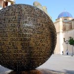 Inauguración de la escultura Geografía de la Memoria, de Eutiquio Estirado, en la Plaza del Palau de Elche.